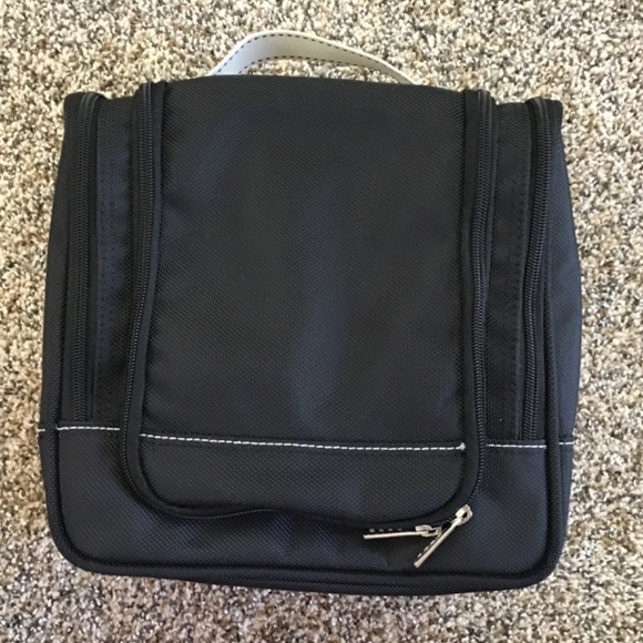 Land’s End Personal Organizer Toiletry Bag, Small - Picture 2 of 8